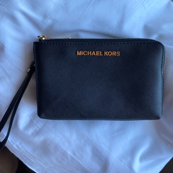 Michael Kors Handbags - Michael KORS little purse, wallet